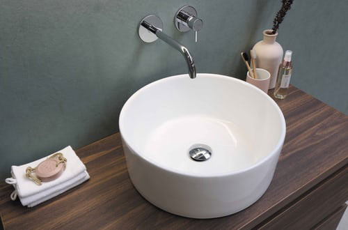 Exquisite white rectangular basin